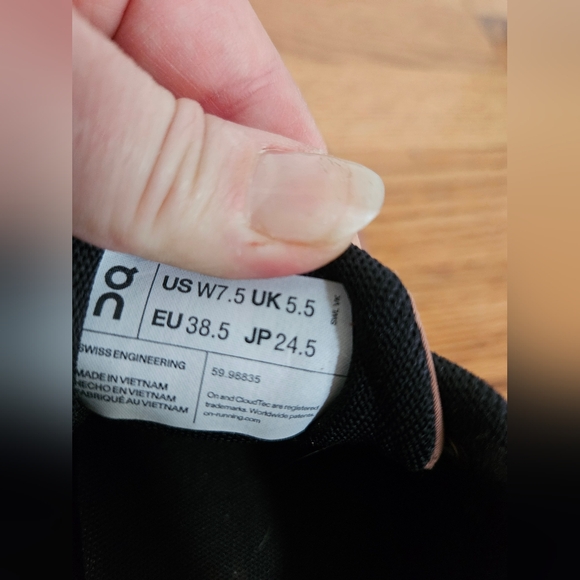 ON CLOUD 5 Waterproof Running Sneakers - Picture 6 of 11